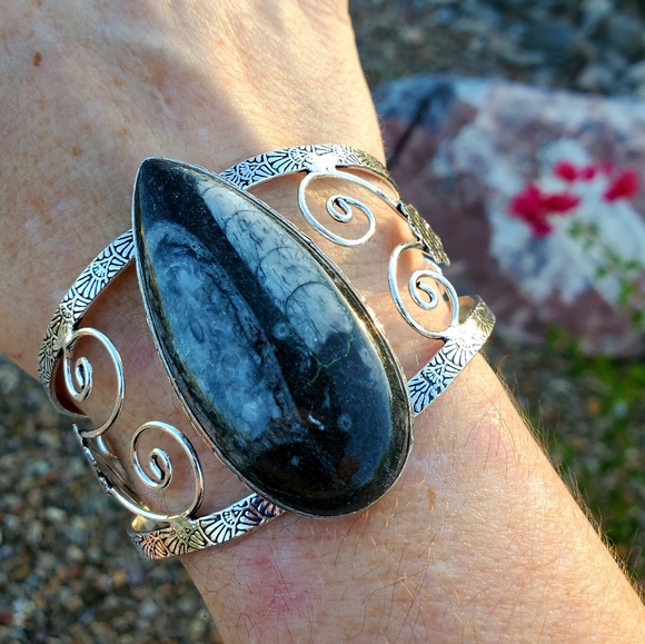 New Fossilized Orthoceras 925 Silver Cuff Bracelet. - Picture 6 of 16